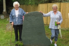 Barnes Wallis' daughter Elisabeth and granddaughter Fliss at his grave