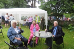 Barnes Wallis' Daughter Elisabeth meets up with old friends
