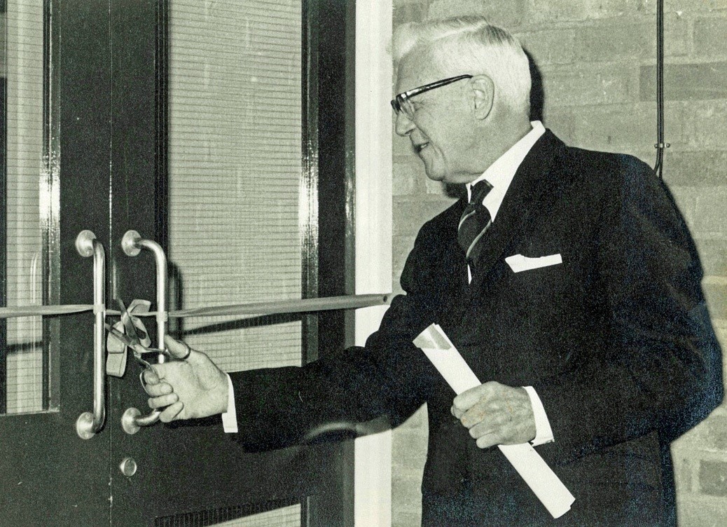 Sir-Barnes-Wallis-opening-KGV-Hall-in-1966